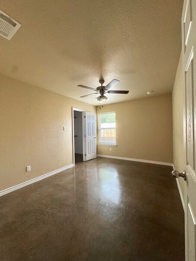 Building Photo - Adorable 3 Bedroom, 2 Bathroom, 1 Car Garage Duplex in Harker Heights TX