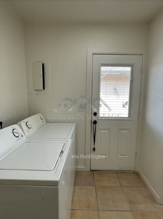 Building Photo - 2556 S Noble St