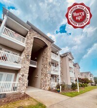 Building Photo - RENT SPECIAL! Beautiful 2 Bedroom 2 Bathro...
