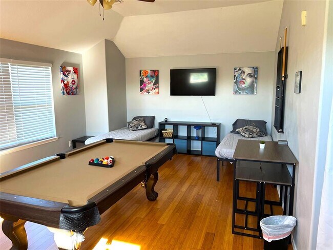 Building Photo - 11007 Shumard Oak Ct