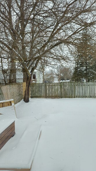 Building Photo - 5031 W Willoughby Rd