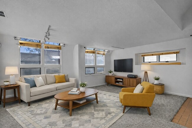 Building Photo - $2,290.95, 2 Bed, 1.5 Bath in Boulder with In Unit Laundry