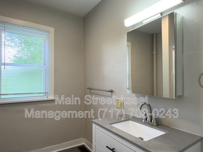 Building Photo - 129 N Prince St