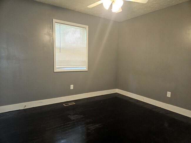 Building Photo - 4595 Tranquil Ln