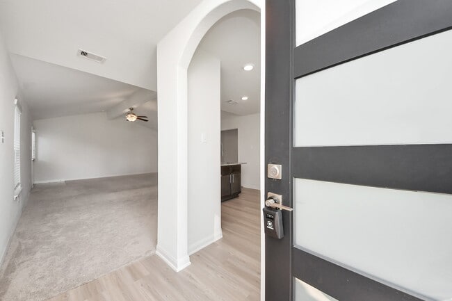 Building Photo - 1062 Mule Ridge Dr
