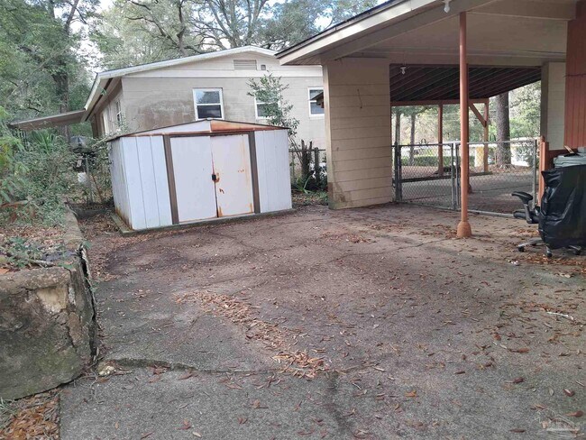 Building Photo - 4929 Springhill Dr