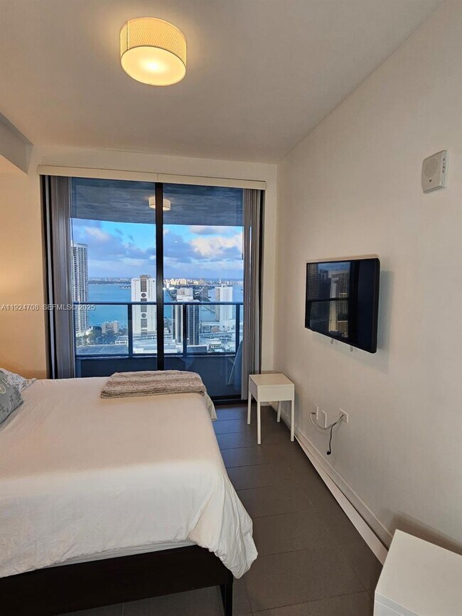 Building Photo - 1600 NE 1st Ave