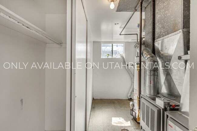 Building Photo - 185 W 2200 S