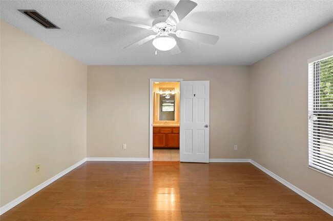 Building Photo - 903 Crescent Pkwy