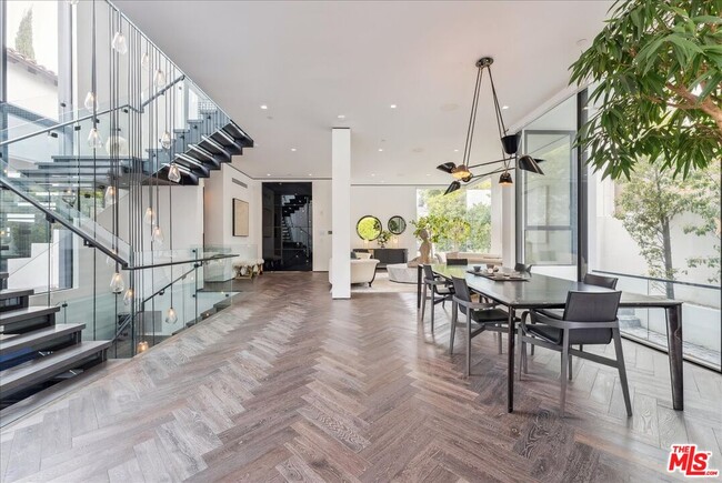 Building Photo - 213 S La Peer Dr