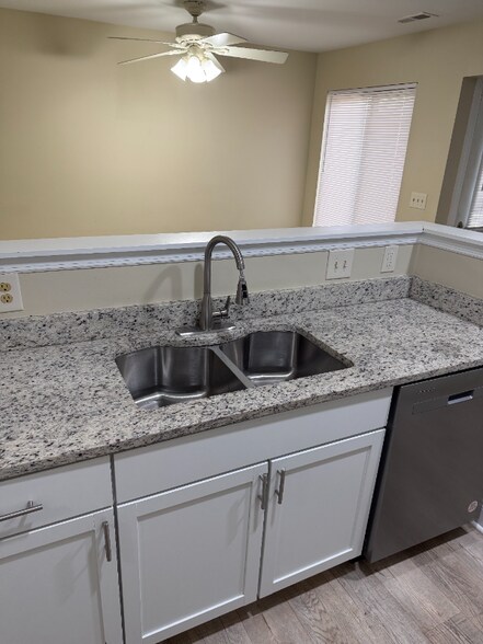 Building Photo - 13 Citadel Dr