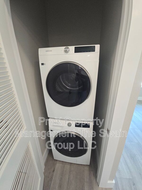 Building Photo - 701 Bates Ave SW