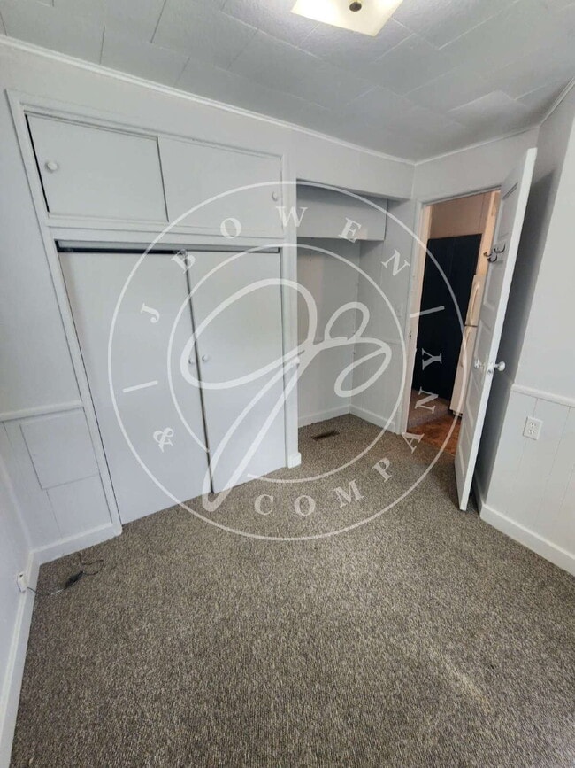 Building Photo - Charming 2-Bedroom Gem in Maumee!