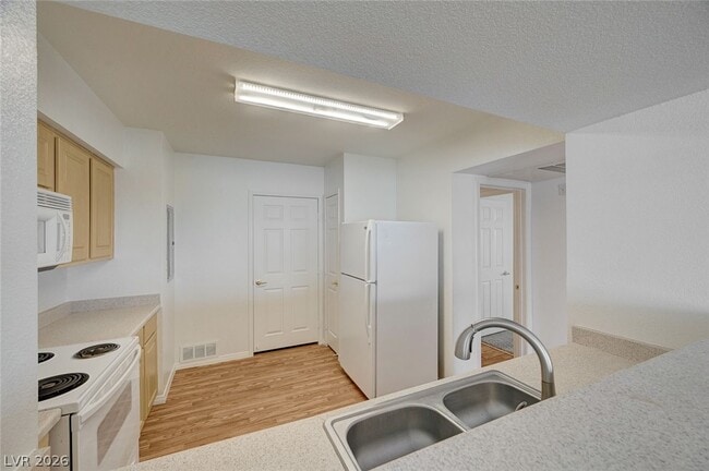 Building Photo - 6955 N Durango Dr