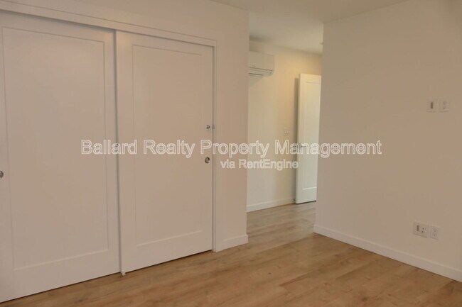 Building Photo - 1121 E Howell St