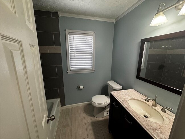 Building Photo - 2990 Mountain Trace NE