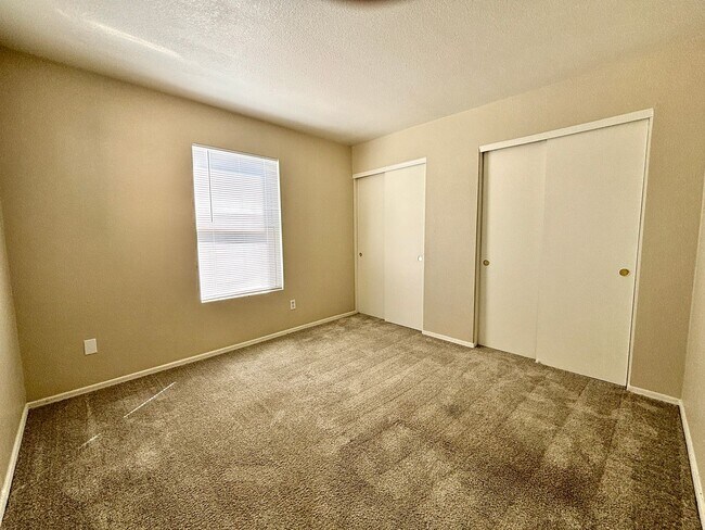 Building Photo - 5530 S Monrovia Ave