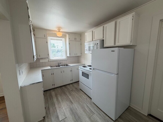 Building Photo - Adorable Shadle Bungalow - 2 Bed, 1 Bath