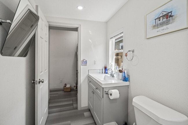 Building Photo - Cute Two Bedroom 1 Bathroom House in North RiNo