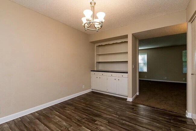 Primary Photo - 5515 Country Dr