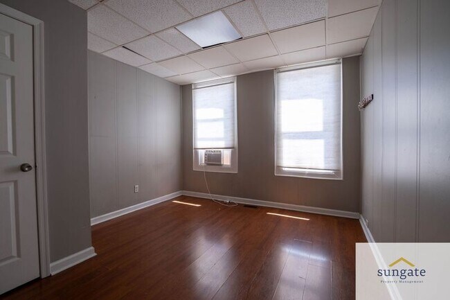 Building Photo - 1210 Sargeant St