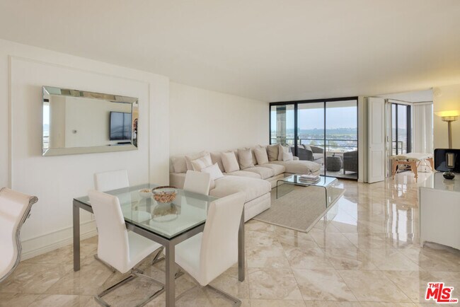 Building Photo - 4267 Marina City Dr