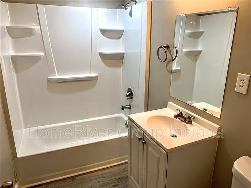 Building Photo - 226 Elliott Ave