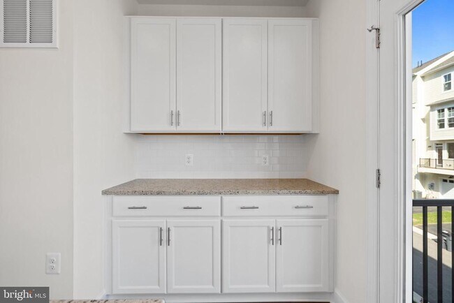 Building Photo - 596 Watermans Dr