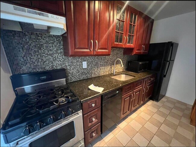 Building Photo - 201 St Pauls Ave