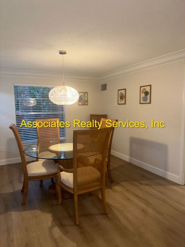 Building Photo - 3 Bed/2 Bath Spacious Home in Mason Manor! Screened Porch and Fenced Backyard!!!