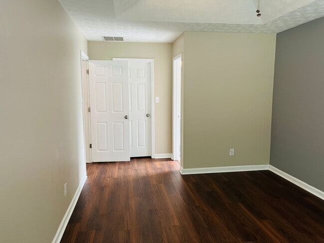 Building Photo - Wow! Renovated 3 bedroom 2 bath home in Ca...
