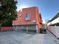 Building Photo - Pet Friendly, 3+2 w/balcony, parking + all...