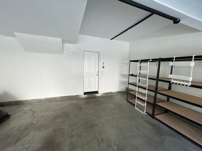 Building Photo - New! 3BD/2.5BA Two-Story Condo in Qual Hill Irvine! *MOVE-IN SPECIAL*
