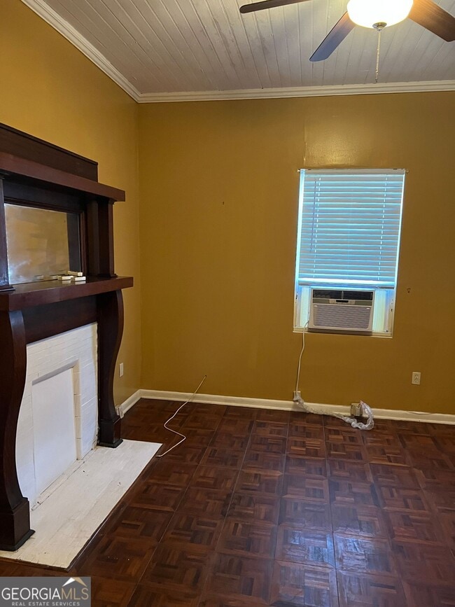 Building Photo - 2011 Albany St