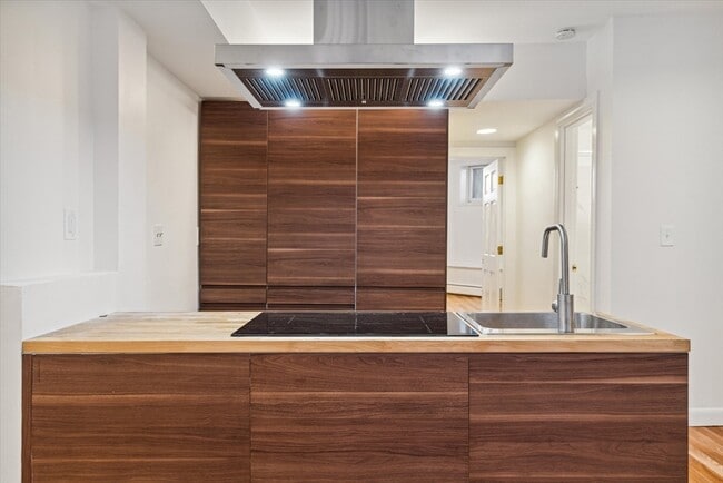 Building Photo - 432 Marlborough St