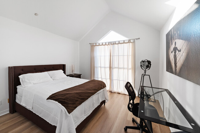 Bedroom 2 - 1401 S Bentley Ave