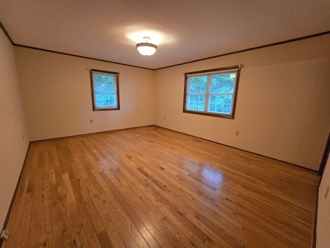 Building Photo - New Listing!!
