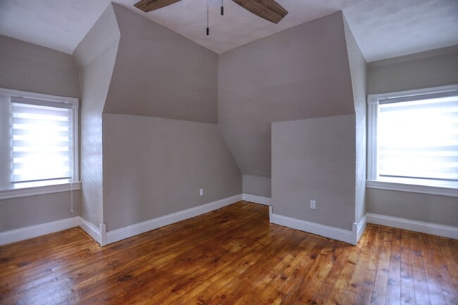 Building Photo - 604 Middle Ave
