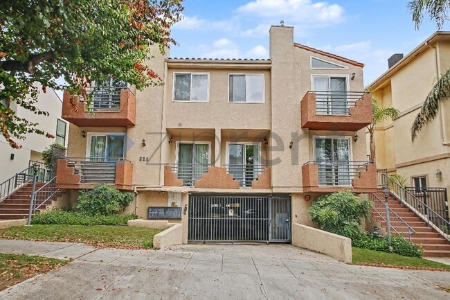 Building Photo - 528 E San Jose Ave