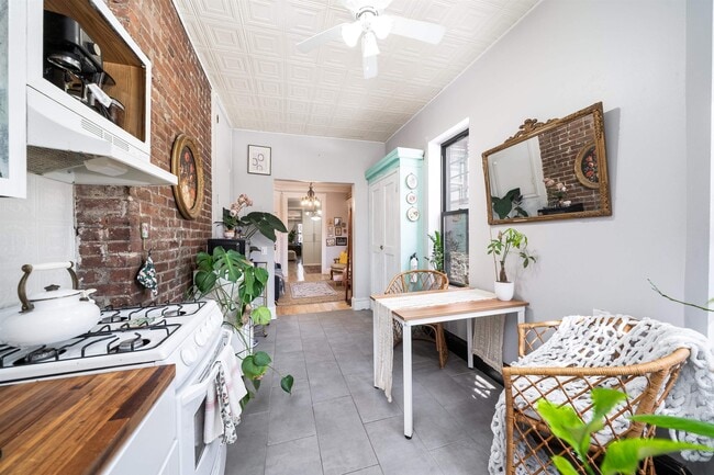 Building Photo - 253 8th St