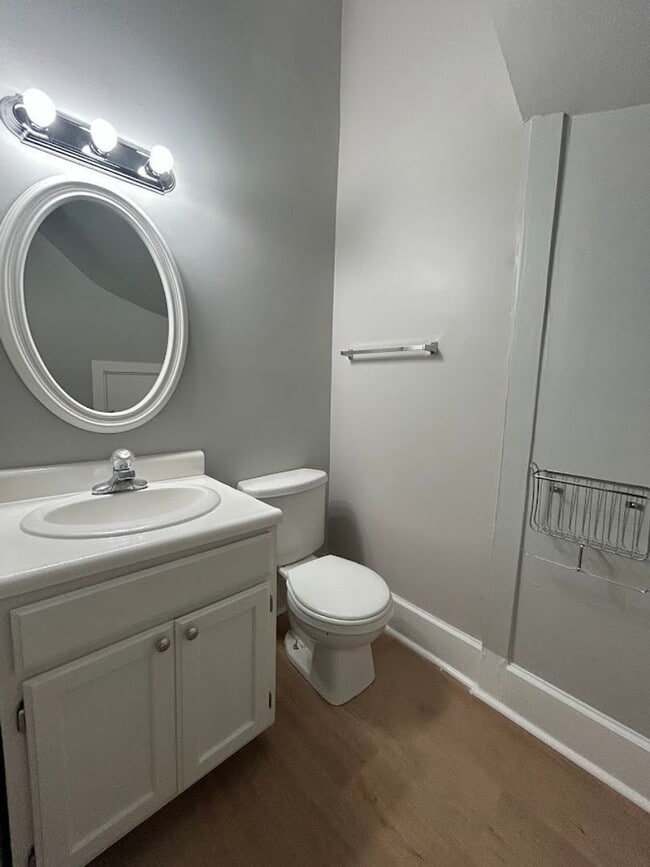 Building Photo - 422 Chestnut St