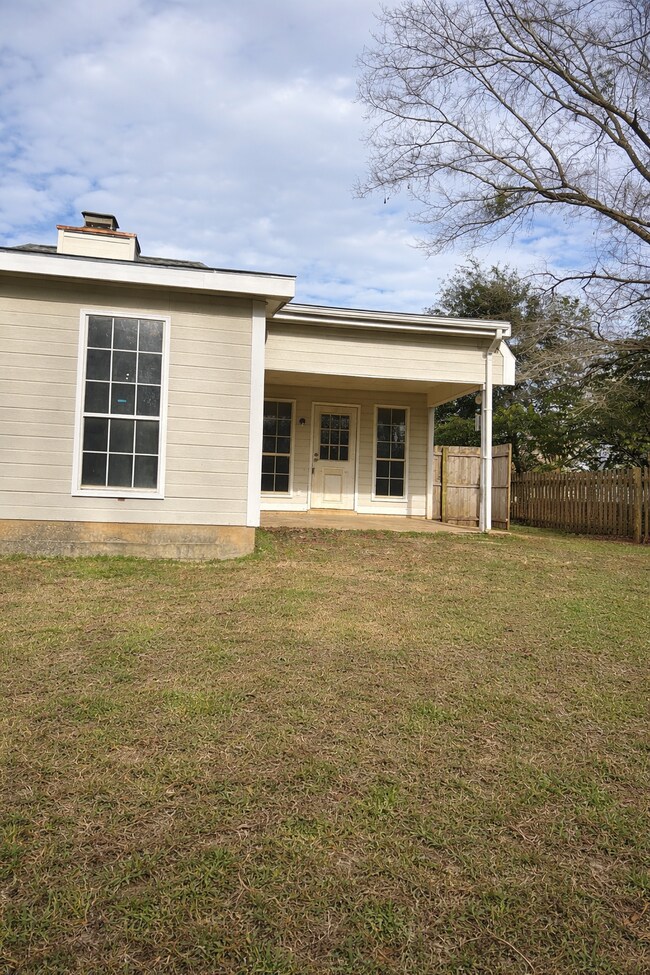 Building Photo - 118 Great Oak Way