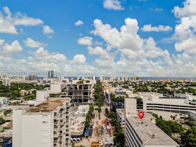 Building Photo - 1300 Lincoln Rd