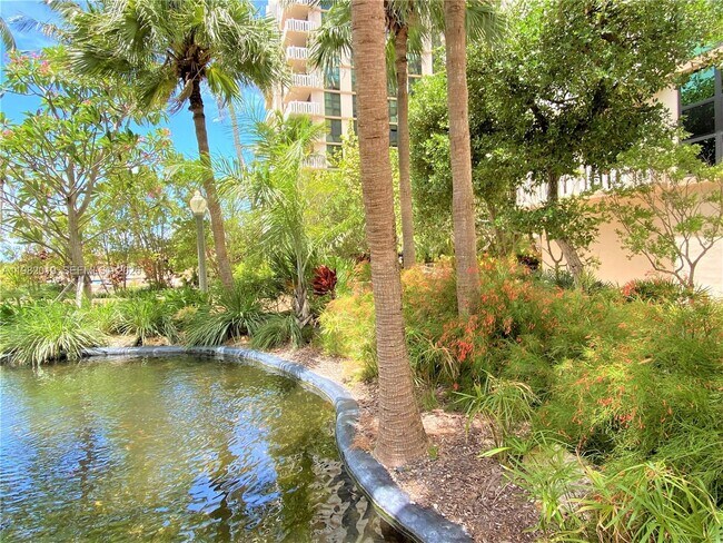 Building Photo - 1121 Crandon Blvd