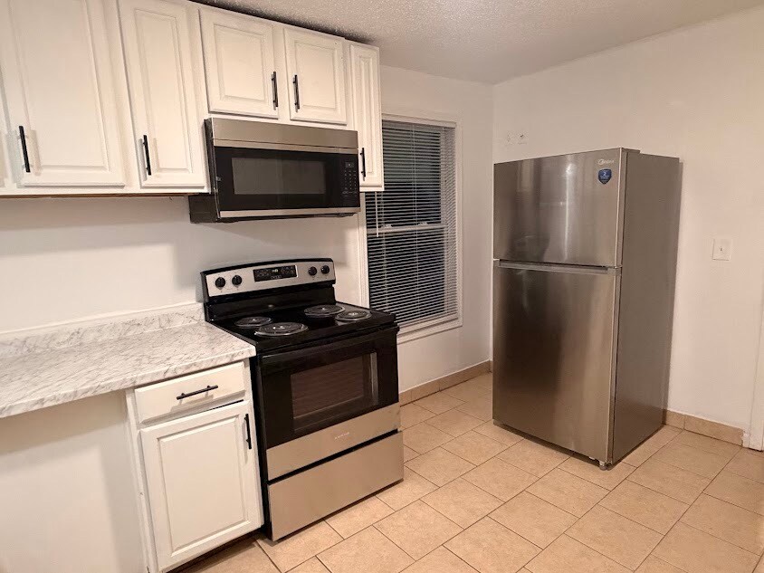 Building Photo - 4404 Lillian Hwy