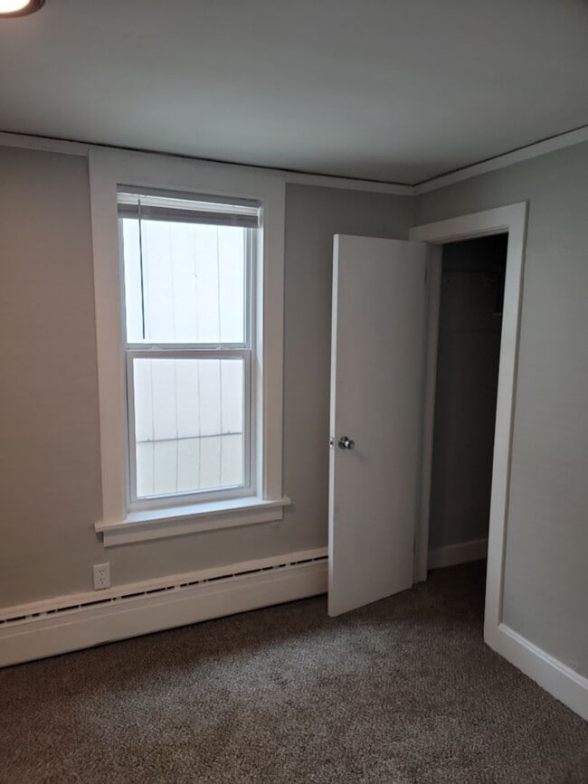 Building Photo - AVAILABLE JUNE 1st 2026 - Fantastic Newly Renovated 5 Bed 2 Bath Home w/ Garage