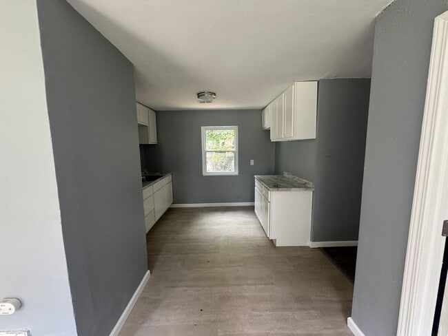 Building Photo - 10113 Duke Dr