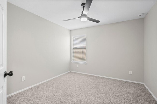 Building Photo - 18464 Sunrise Oaks Ct