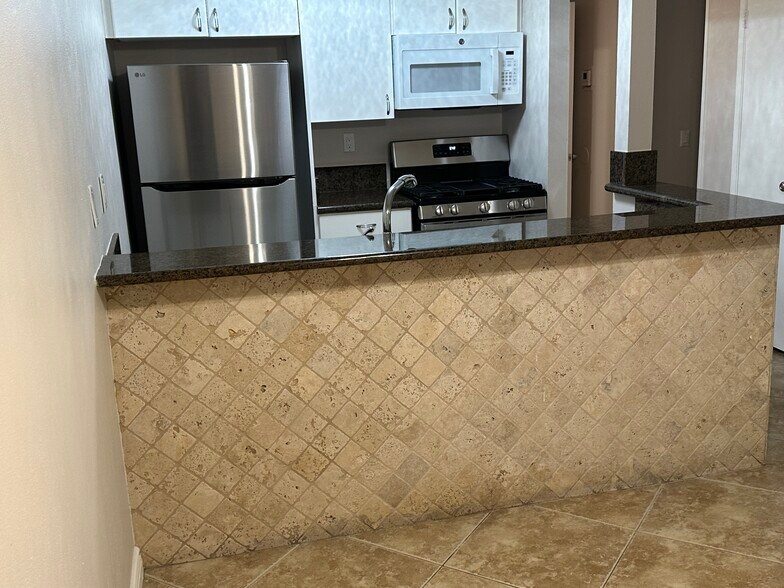 Building Photo - 18350 Hatteras St