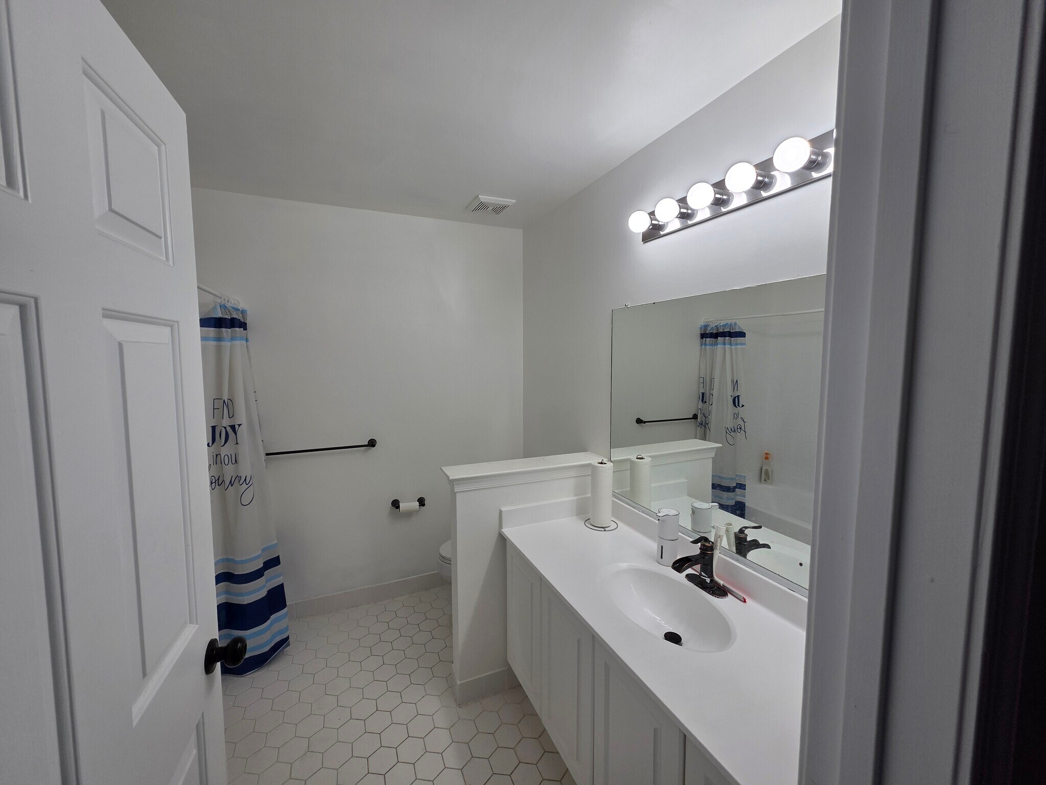 Building Photo - 1702 Cypress Ln